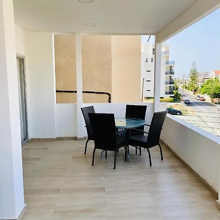 Cozy & Quiet Apt Near Down Town And The Beach * Larnaca